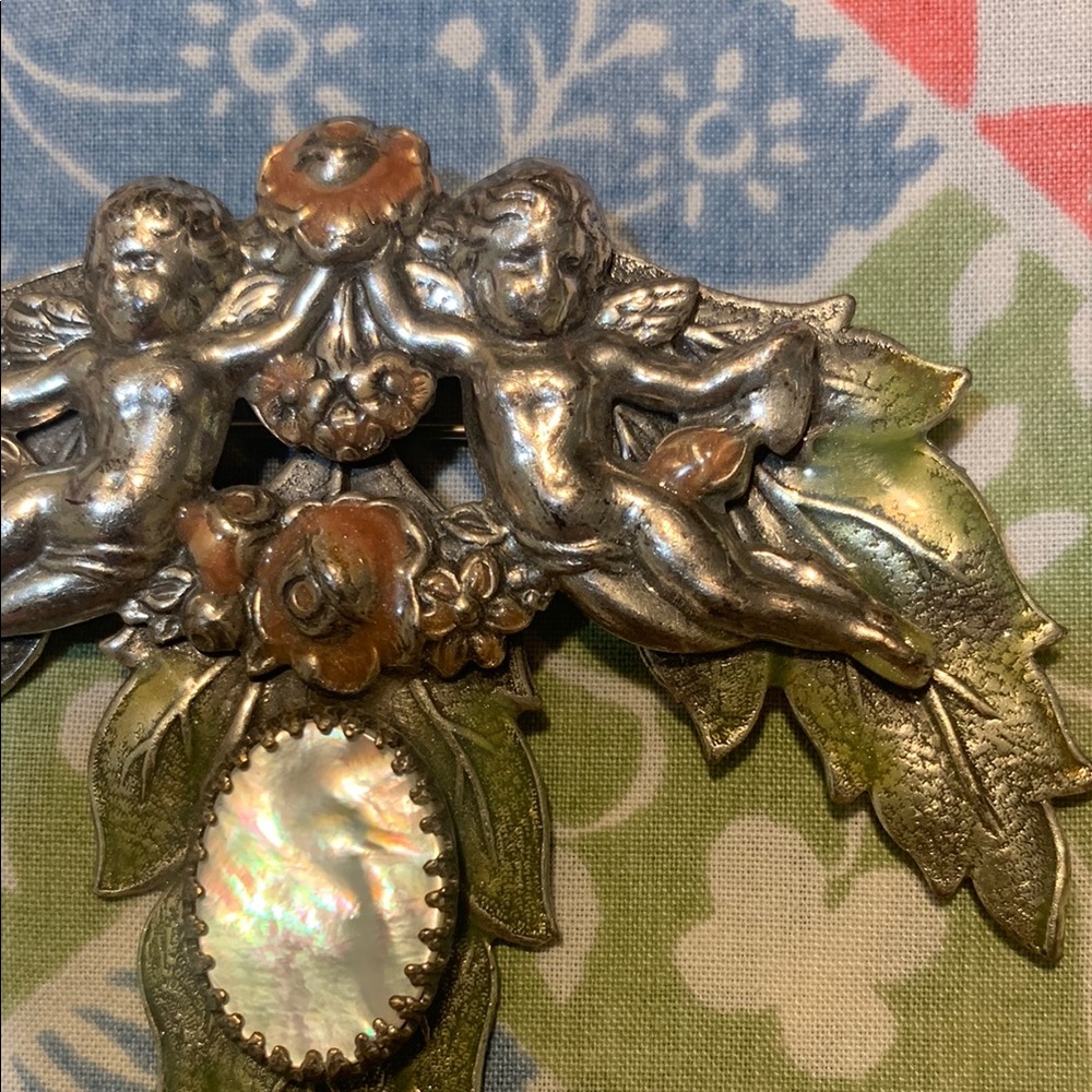 Vintage Brass Sadie Green Cherub Angel Floral Brooch with Mother of Pearl - Picture 7 of 13